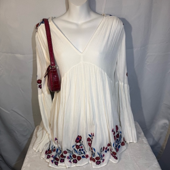 Free People Tops - Free People Ivory Embroidered Boho Peasant Blouse XS‎